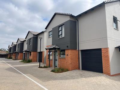 Townhouse For Rent in Equestria, Pretoria